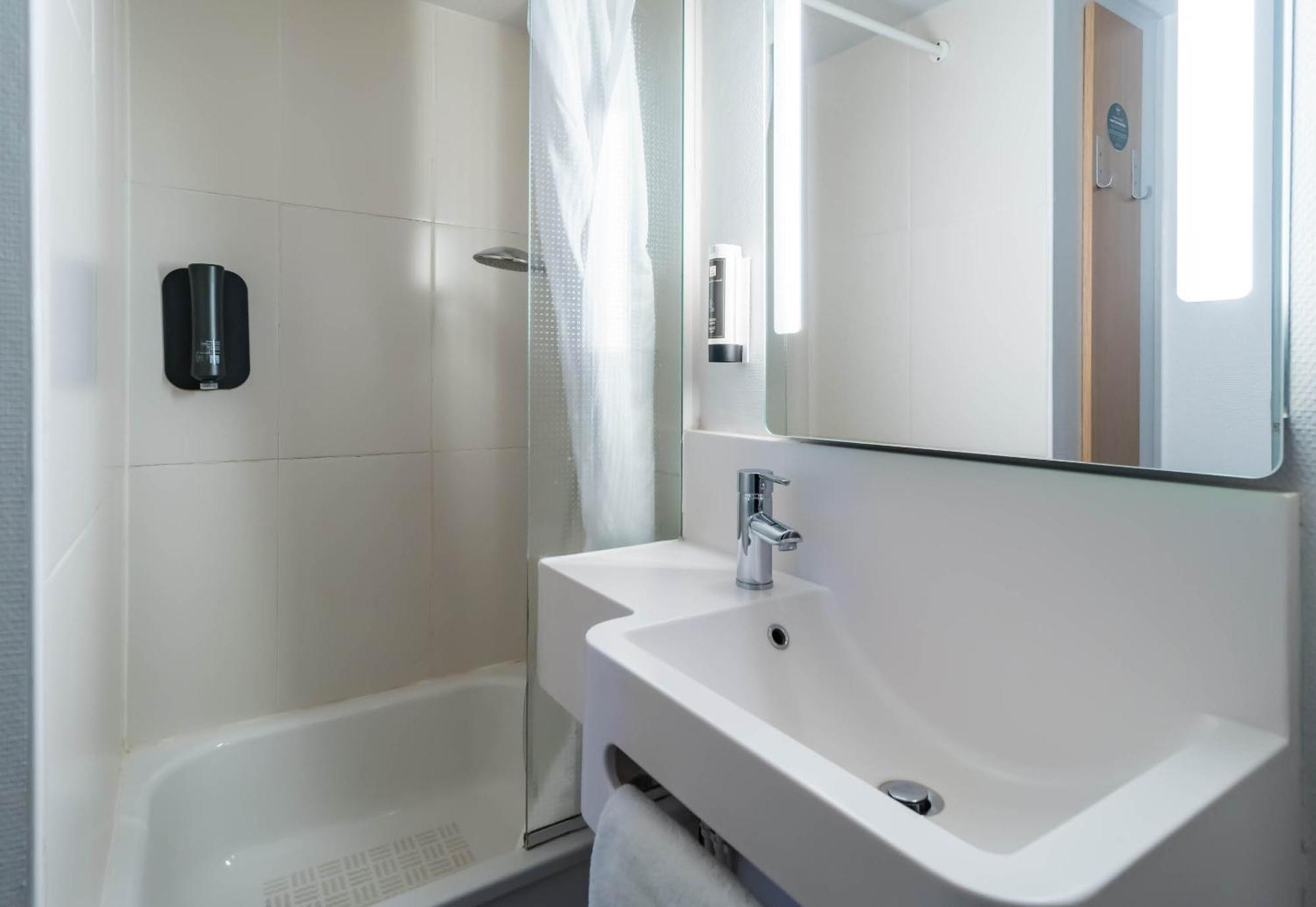 B&B Hotel Saint-Brieuc Tregueux Bagian luar foto