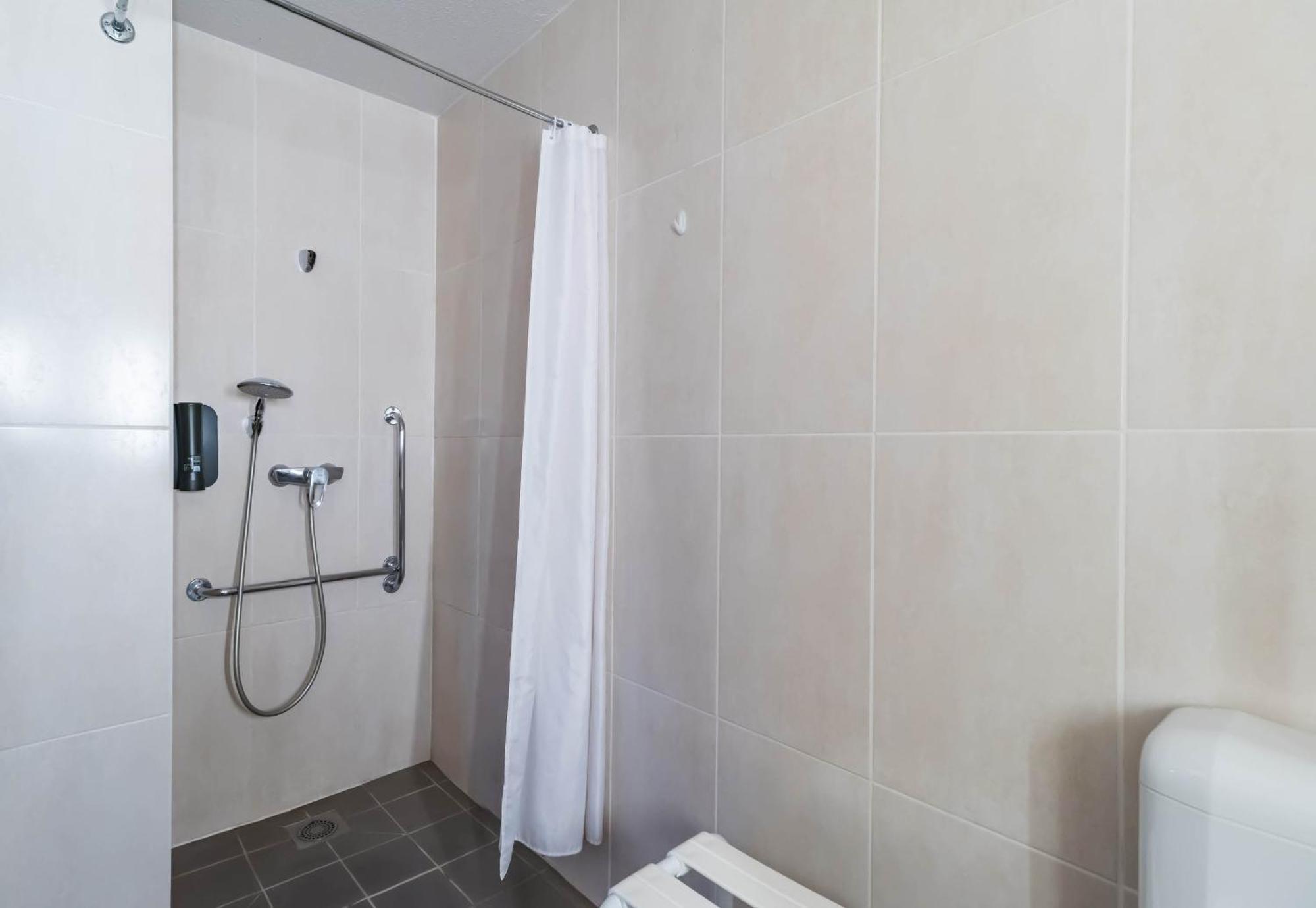 B&B Hotel Saint-Brieuc Tregueux Bagian luar foto